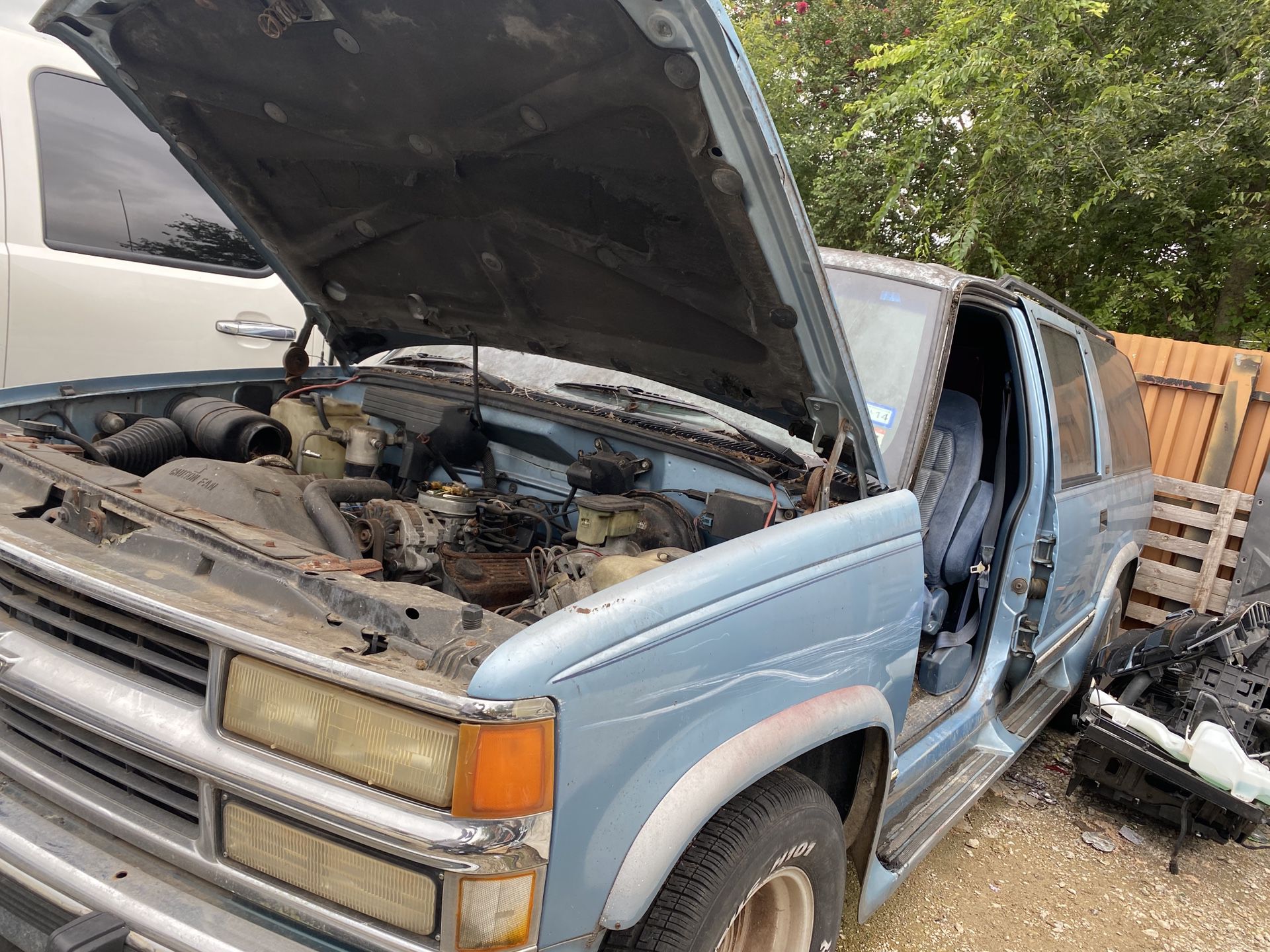 1992 chevy suv for parts 5.7 engine works fine