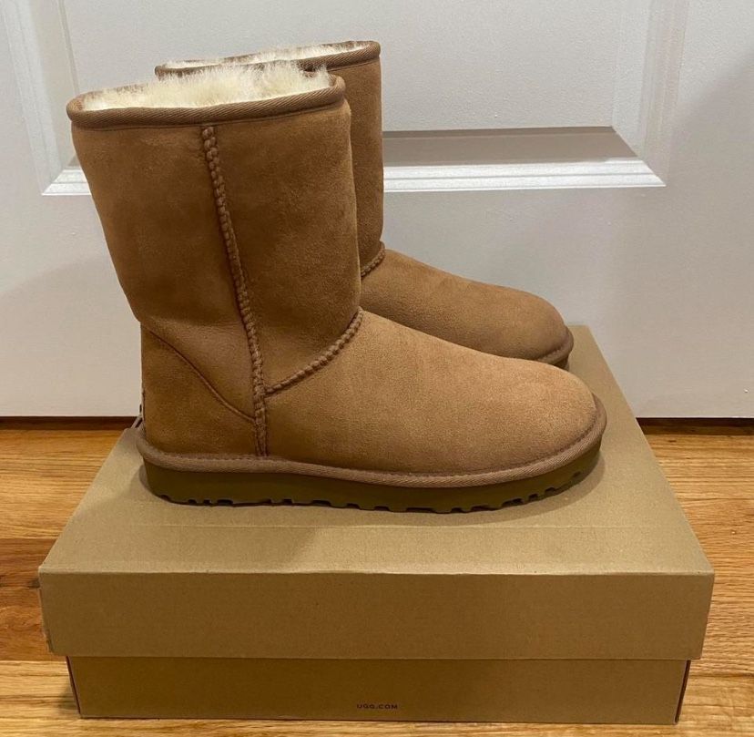 UGG Classic Short II Boots Chestnut - (Size 8)