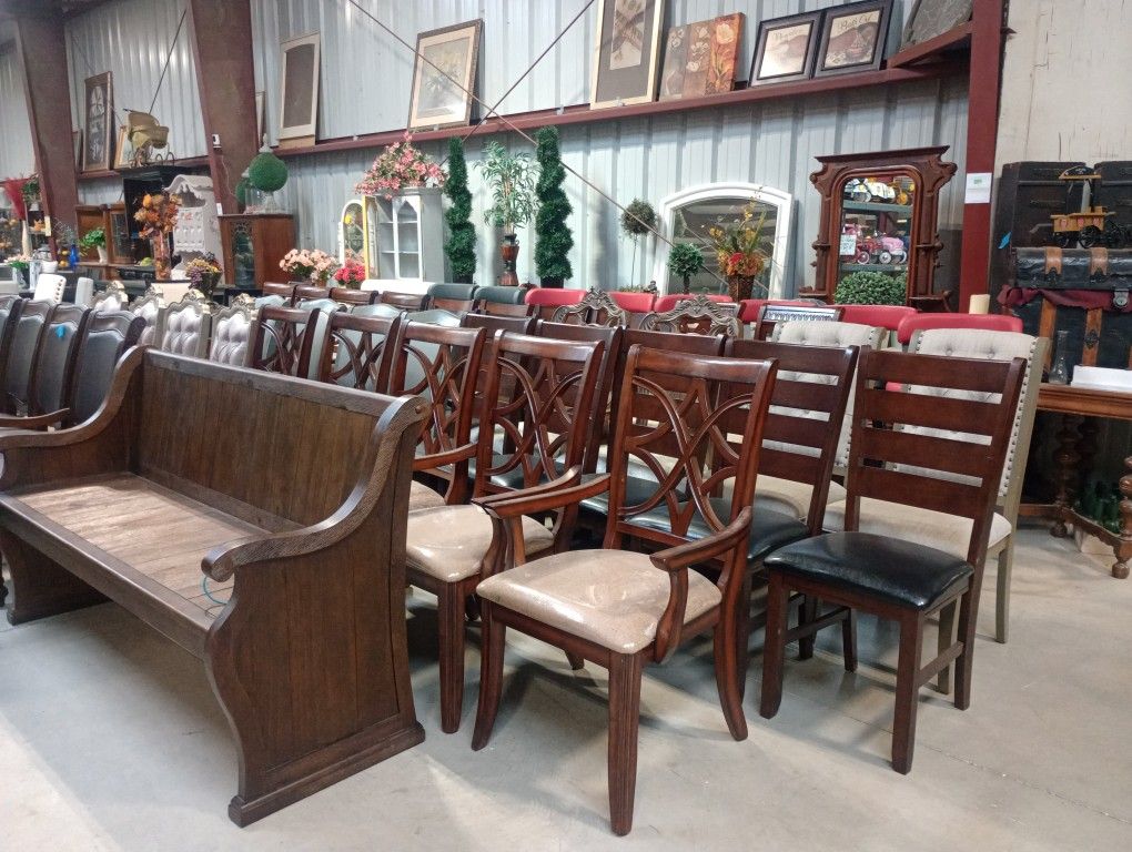 Chairs & Stools / Sillas Y Bancos 
