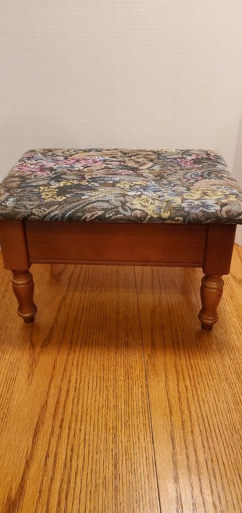 Vintage 15" Foot Stool/Sewing Storage Stool