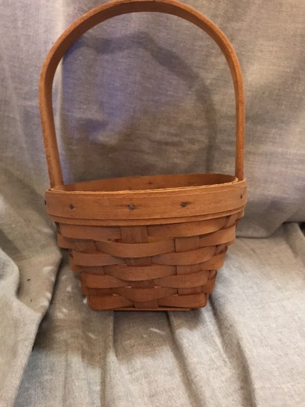 Small 1993 Longaberger Easter Basket
