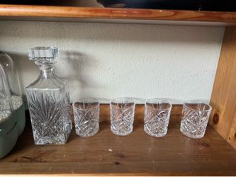 Crystal decanter set