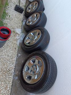 235/65 R17  rims and tires