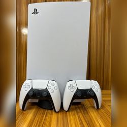 Sony PS5, White Console with Controllers - Like New - Nashville, TN
