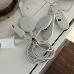 2 Chromcast W Remotes
