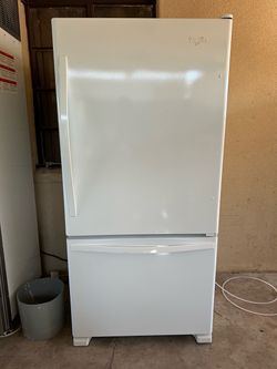 Whirlpool top bottom refrigerator