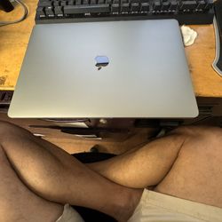 	•	Apple MacBook Pro 16” Retina – A2141 – i7 2.6GHz – 16GB – 512GB SSD – Space Gray Laptop