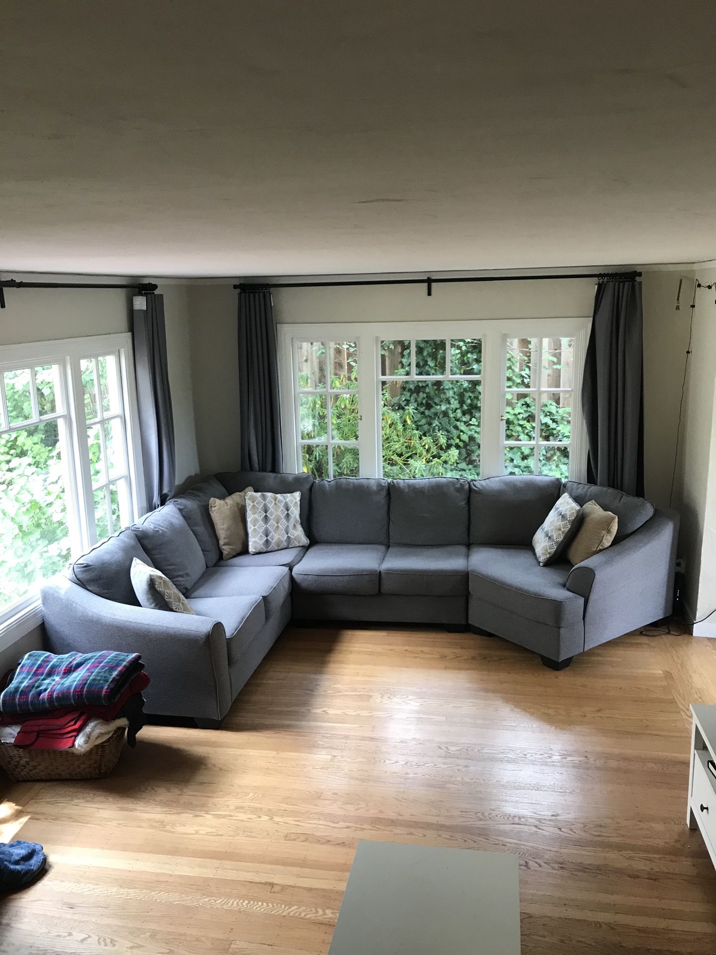 LIVING SPACES Large Grey Sectional Couch with Nook