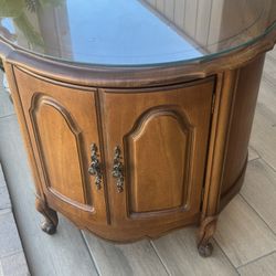 Beautiful Antique Round Side Table.