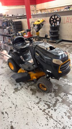 Riding lawnmower poulan pro