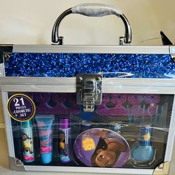 Disney Wish 21 Piece Cosmetic Set (Brand New) Firm Price 