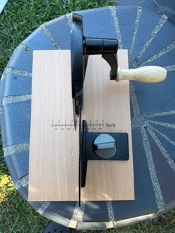 Manual bread slicer sourdough bread