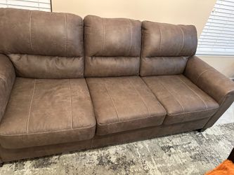 Pick up from Vernon Hill Illinois. I have 2pc. Each one $450.00. 3 seater couch/sofa.. cash on the. Pick up from Vernon Hill Illinois.