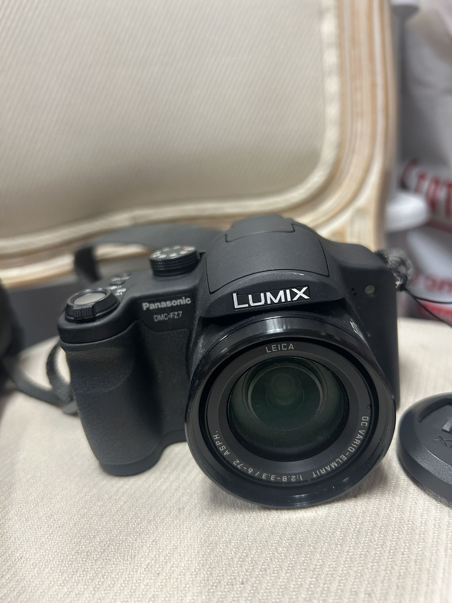 Panasonic Lumix DMC-FZ7 digital camera