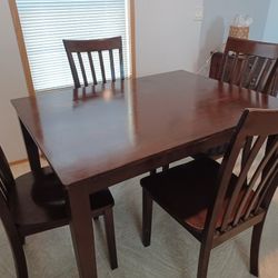 Dinette Table And Chairs 