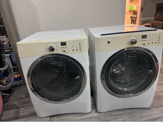 Electrolux washer and dryer set ( stackable)