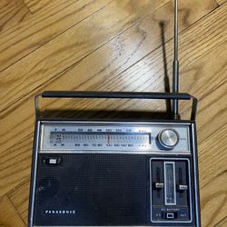 Vintage Panasonic AM/FM Radio Black  Leather Case RF-930 tested works 