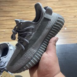 YEEZY 350  LT GREY 