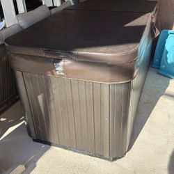 Hudson Bay Hot Tub