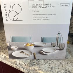 Dinnerware Set