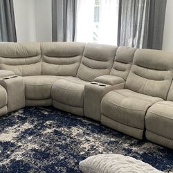 Haverty Powered 7 piece Sectional