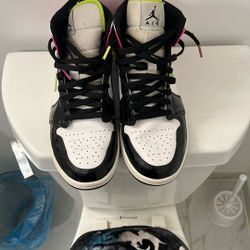 Jordan 1 Mid White Black Cyber Pink (size) 10
