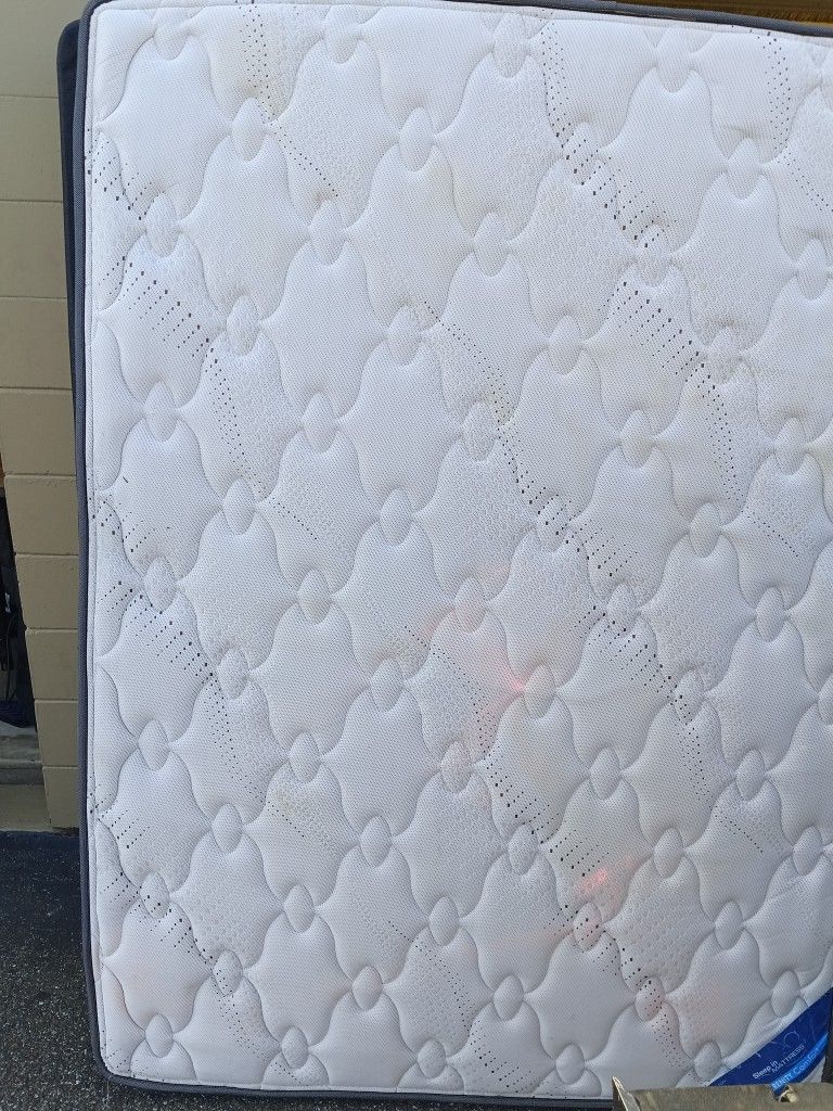 Queen Size Mattress And Box Springs And Rails