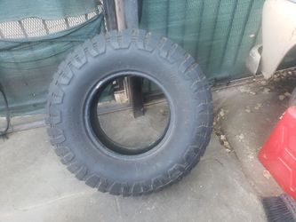 Tires LT285 /75R 16