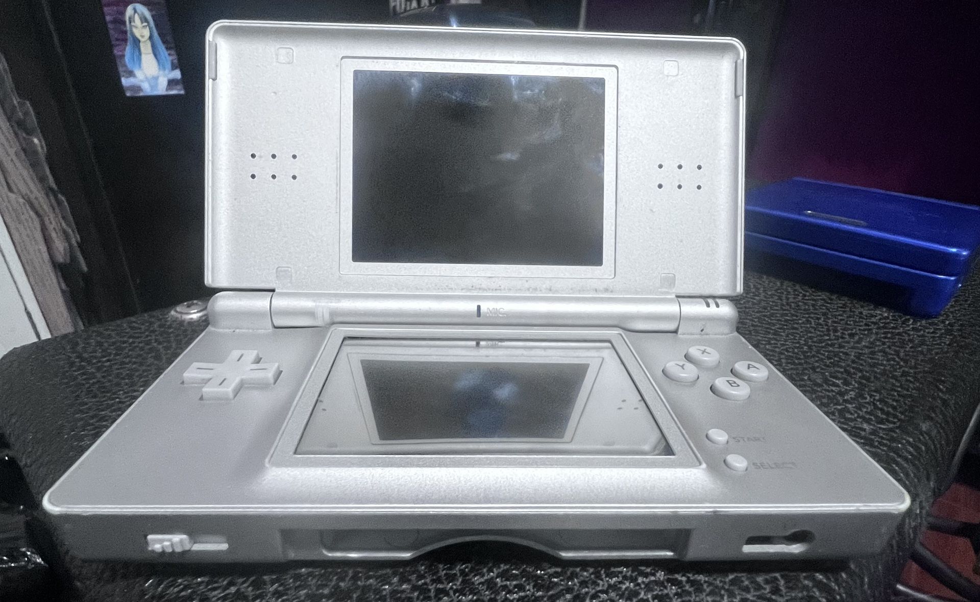 Original Nintendo DS (Gray) – Plays DS Game Boy Advance Games