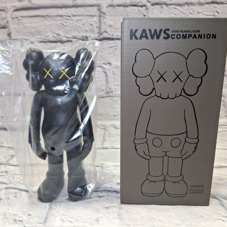KAWS COMPANION FIGURE BLACK