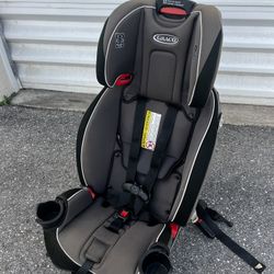 Graco Slimfit Adjustable Kid’s Car Booster Seat for Kid’s up to 120lbs! Good condition!