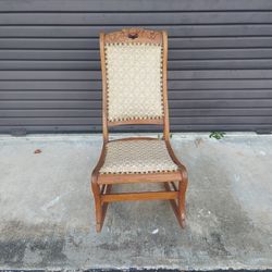 Antique Oak Rocker Upholstery In Good Condition. 