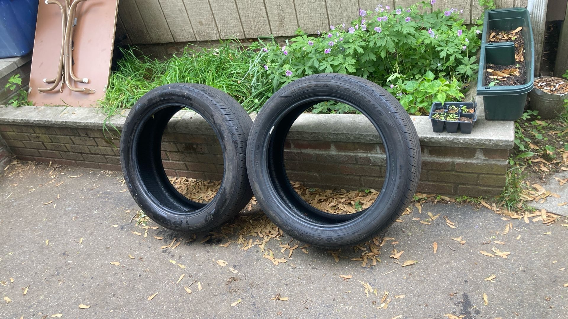 2 Goodyear 235/50R 21