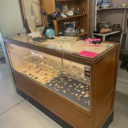 Vintage Jewelry Showcase