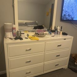 Dresser With Mirror 