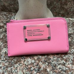New Leather authentic Marc Jacob Wallet For Sale..
