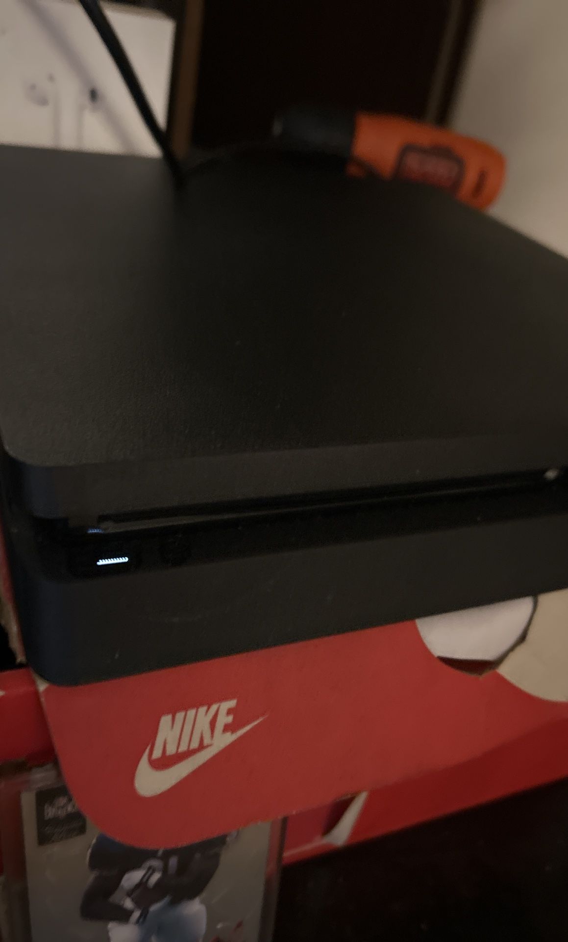 PS4 1tb 2 Controllers 