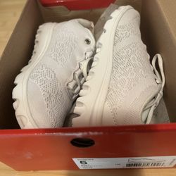 Ladies Sneakers New In Box 