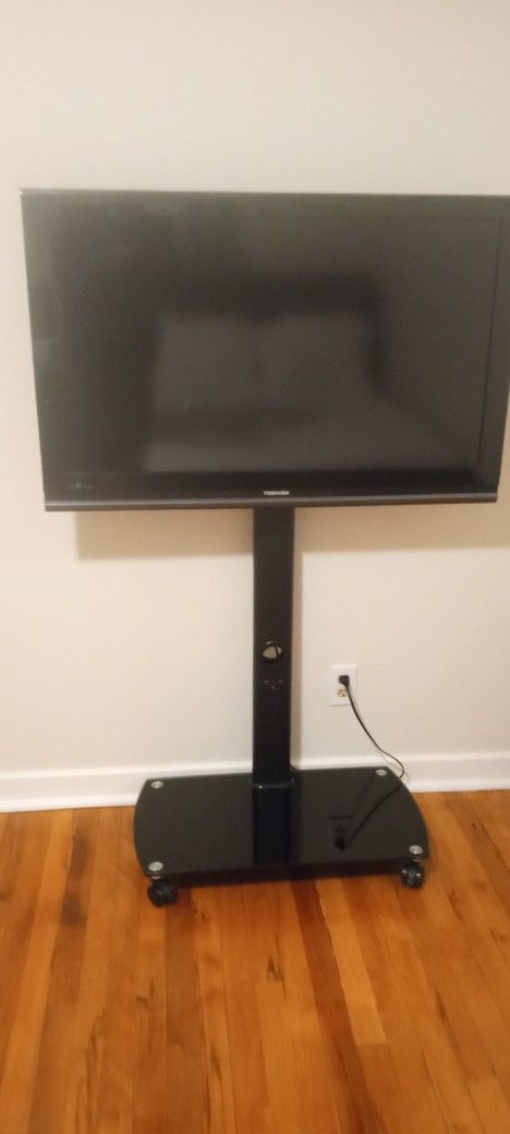 Toshiba 40 X 25 Inch TV with Remote LOW, LOW, LOW, LOW PRICE!!!!!. First Come, First Served!