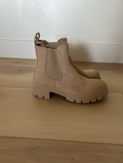 VEPOSE New York Chelsea Boots Women’s Size 8.5 - Tan Beige - Excellent Condition