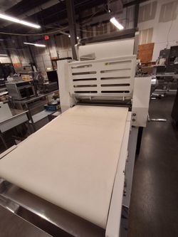 Reversible dough sheeter