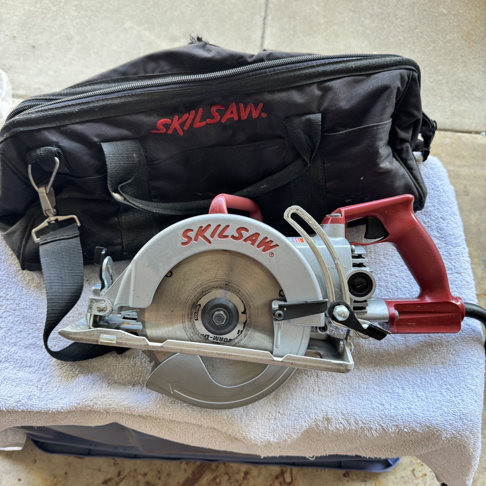🛠️ SKILSAW HD77M Worm Drive Circular Saw – With Original Bag – $105 OBO