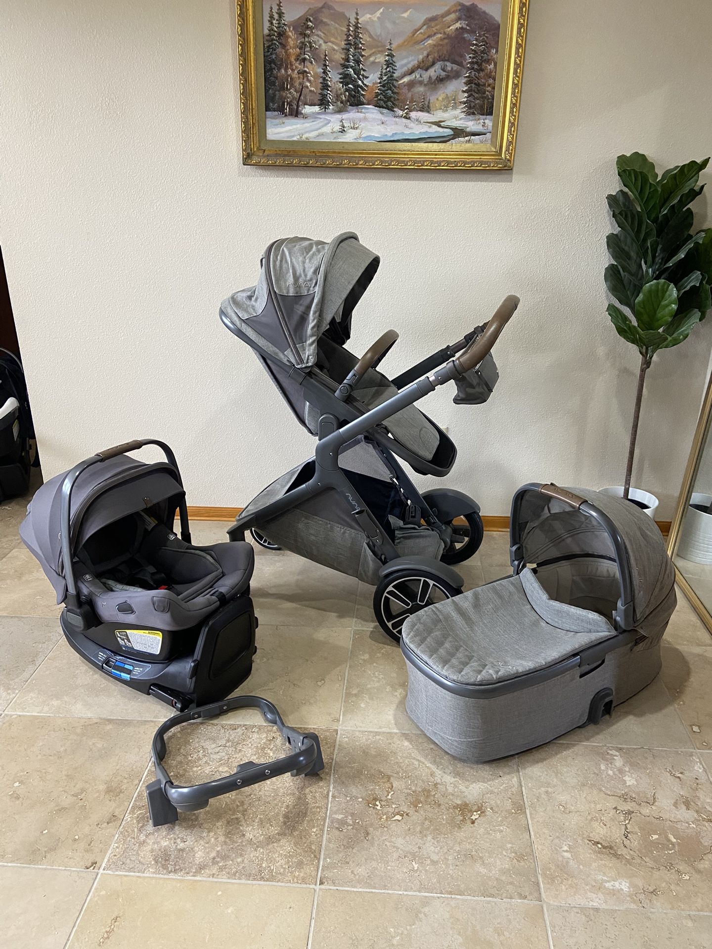 2022 Nuna Demi Next Stroller with car seat and bassinet
