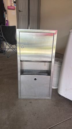 Recessed paper towel holder