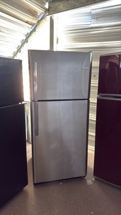 Frigidaire top & bottom stainless steel fridge