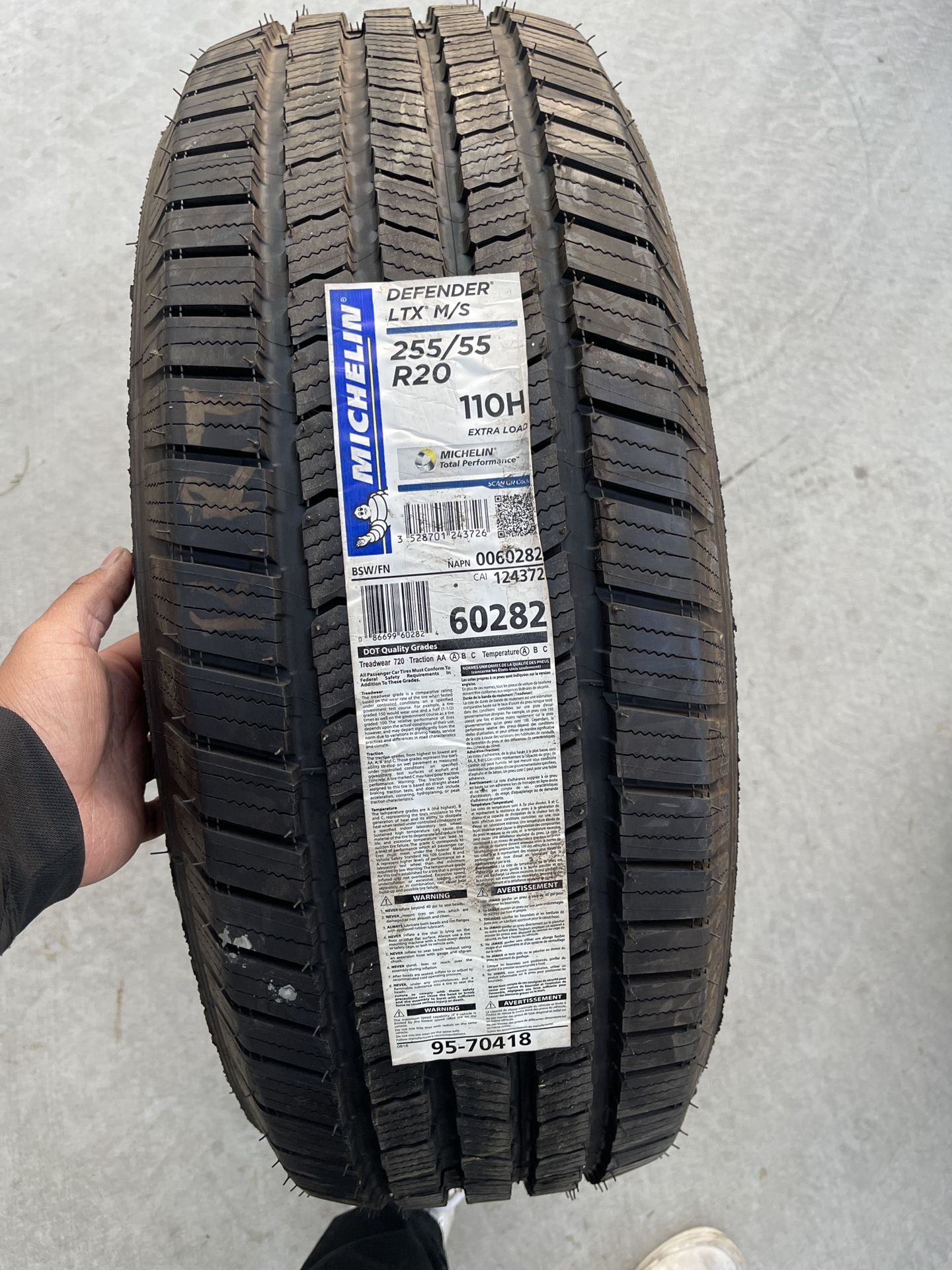 255/55/20 Michelin Tire