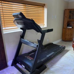 Sole F63 Home Treadmill Used 