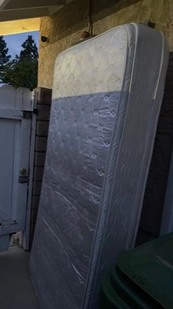 Twin mattress