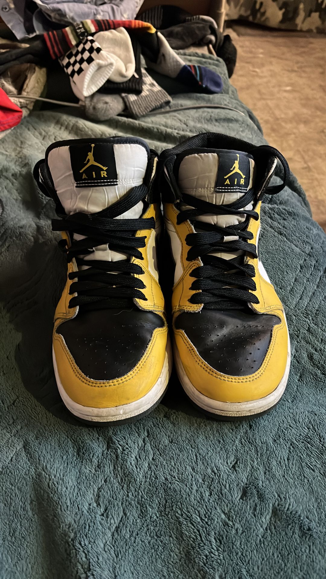 Jordan Air 1 yellows