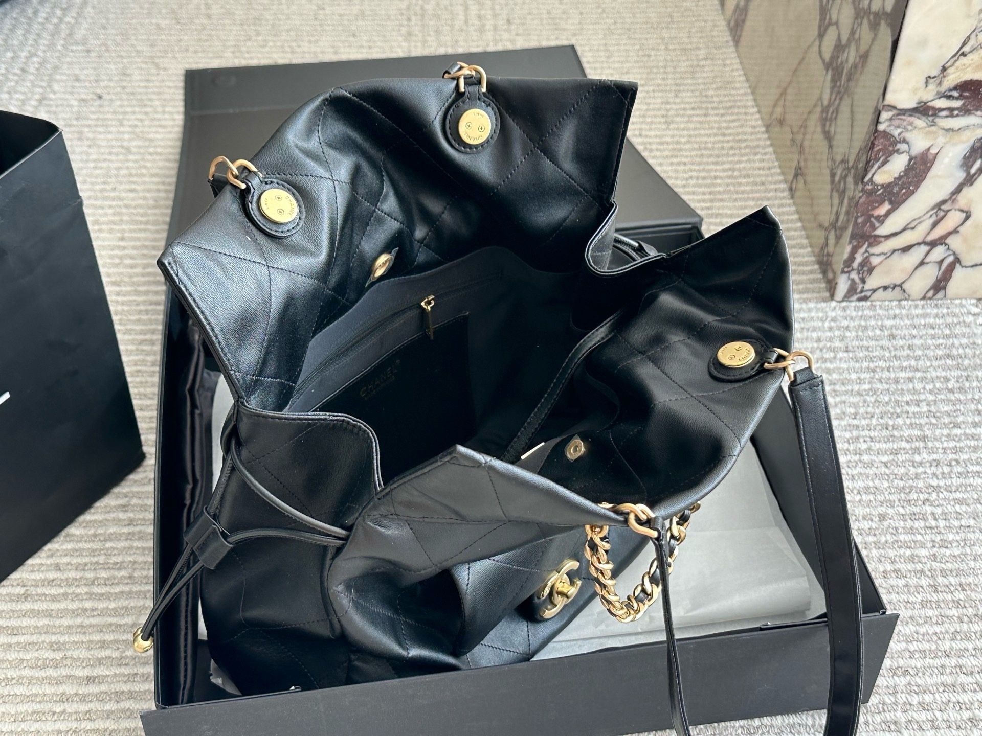 CC 25c Early Spring Shopping Bag Large Tote Black Gold 34x43cm